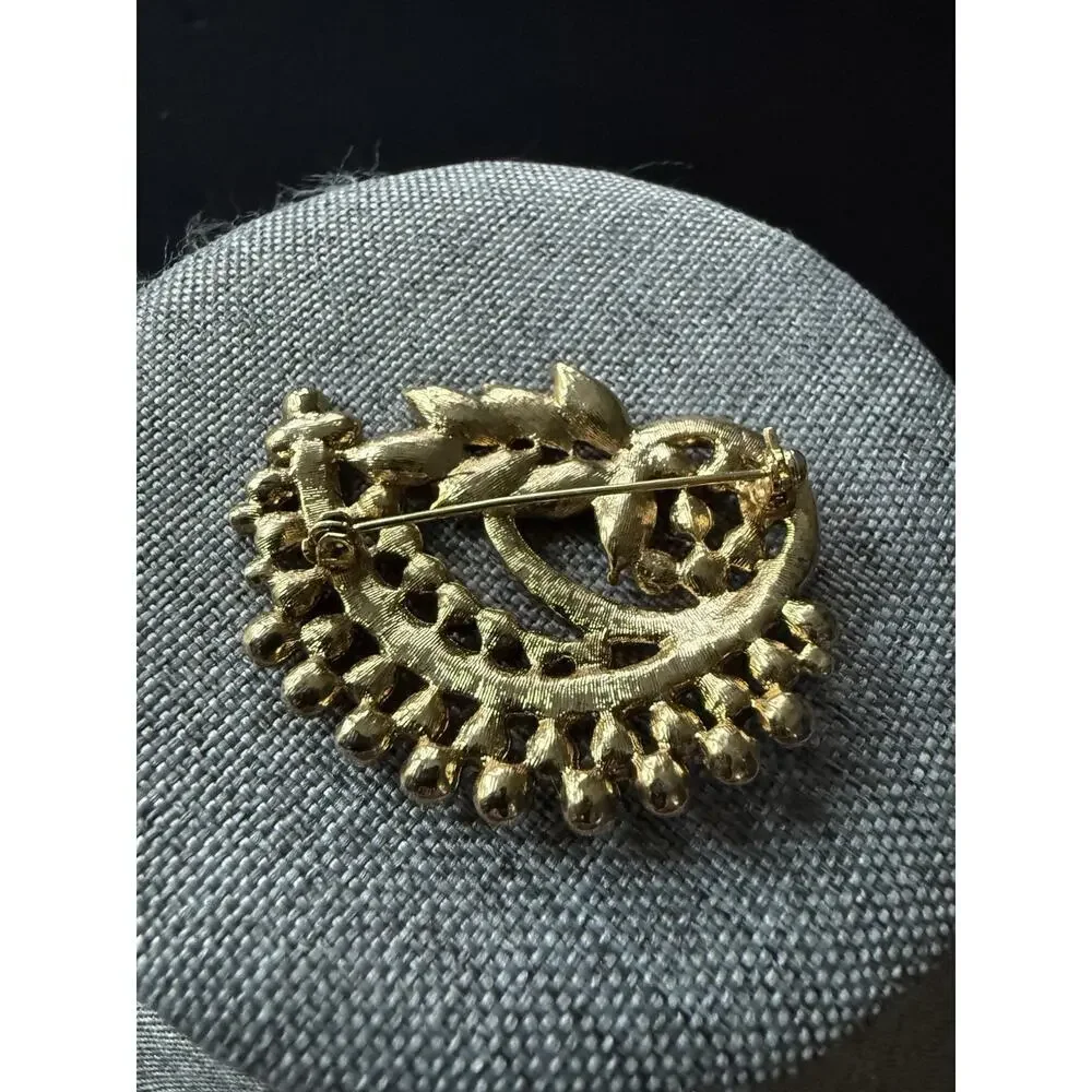 Vintage Rhinestone Paisley Brooch Gold Tone Amber Topaz Color Cocktail Artsy
